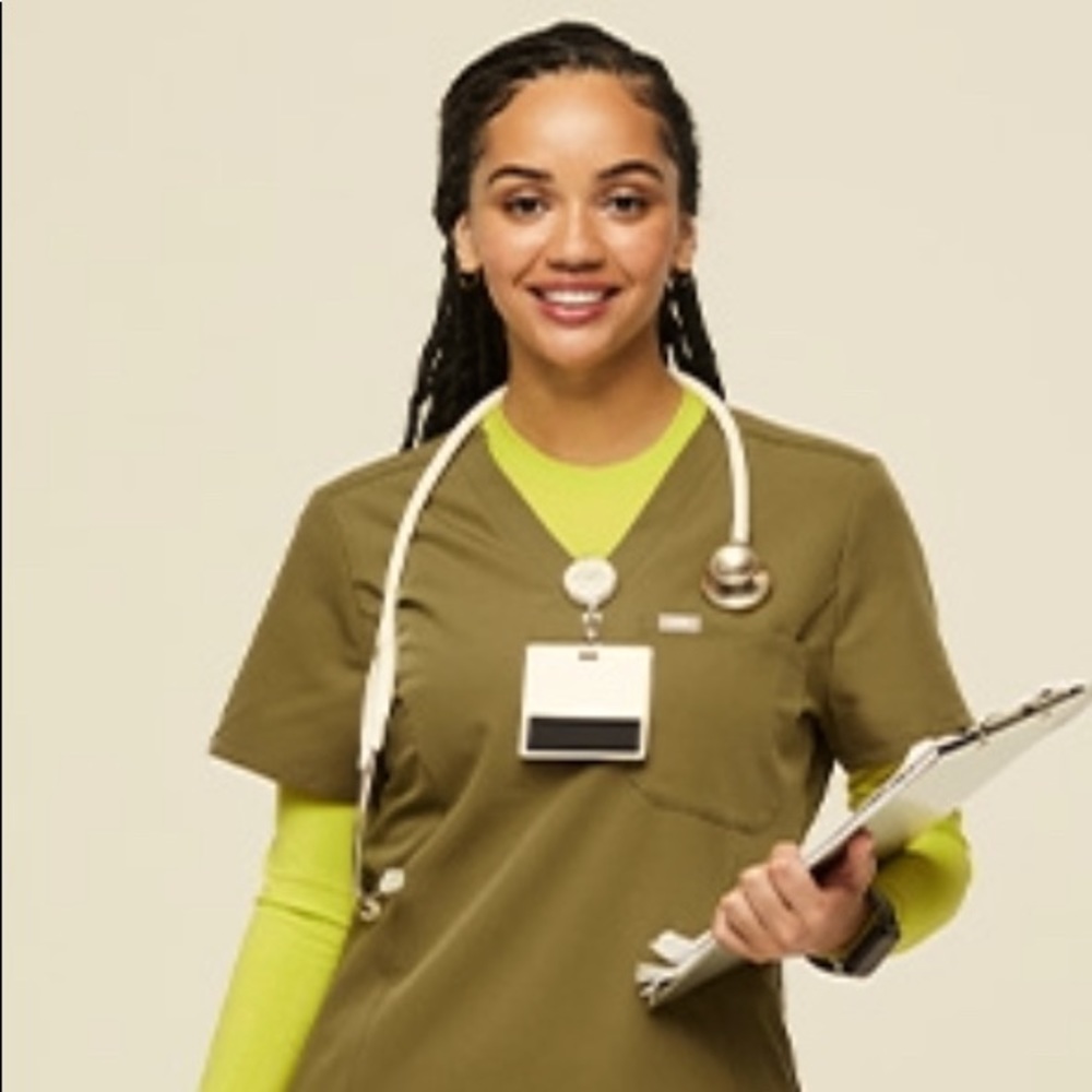 Figs Martini Olive Catarina one pocket scrub top